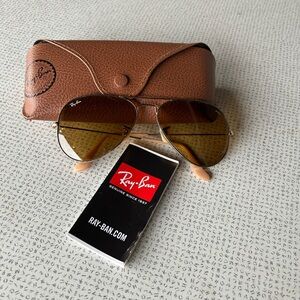 Ray-Ban Brown Sunglasses Aviator Style with Gradient Lenses